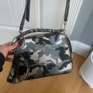 Guess purse/over the shoulder bag